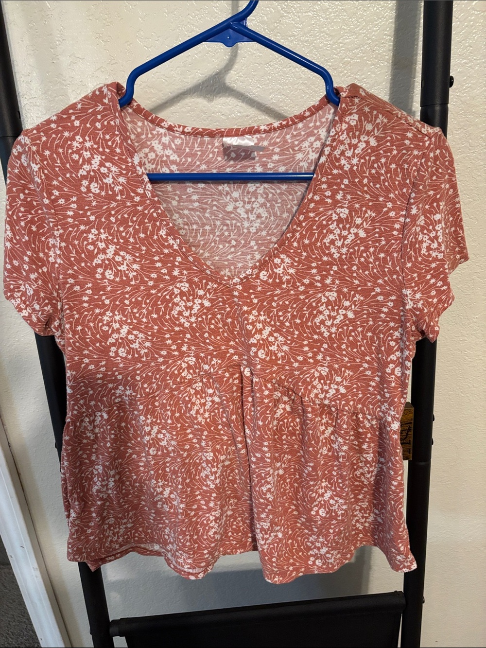 Women's Rust Floral V-Neck Short Sleeve Top